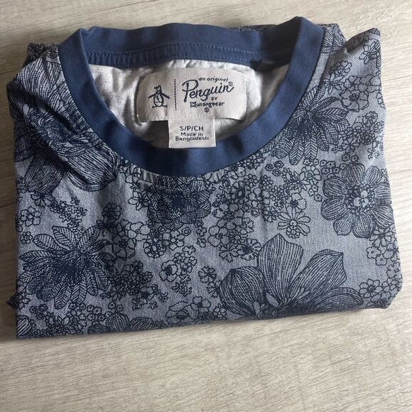 Original Penguin Light Blue T-shirt Style Blouse with Dark Blue Floral Pattern - Picture 10 of 10
